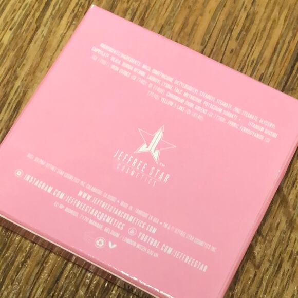 Jeffree Star Artistry Single in Tax Free Shade Gold Shimmer Metallic Eyeshadow - Picture 5 of 5